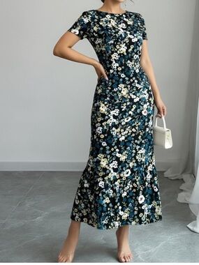 Women's Floral Print Crew Neck Short Sleeve Fishtail Midi Dress Sz Large.
